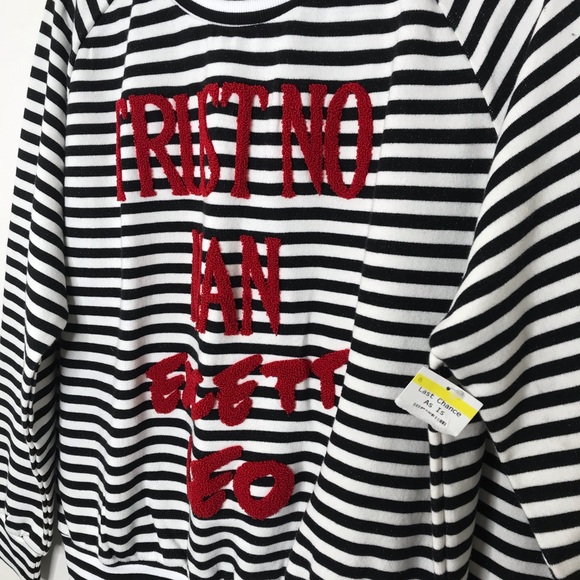 Eleven Paris pull over sweater “trust no man” NWT - Picture 5 of 5